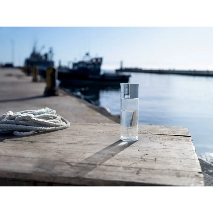 Brita Vital синя филтърна бутилка с 2 диска