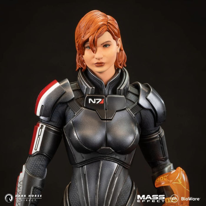 Статуетка Dark Horse Games: Mass Effect - Commander Jane Shepard, 23 cm