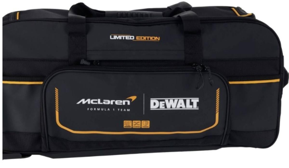 СПОРТЕН САК С КОЛЕЛА DEWALT&MCLAREN 28’