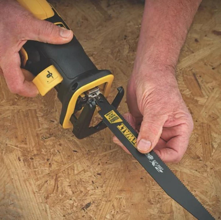 АКУМУЛАТОРЕН САБЛЕН ТРИОН 18V DeWALT