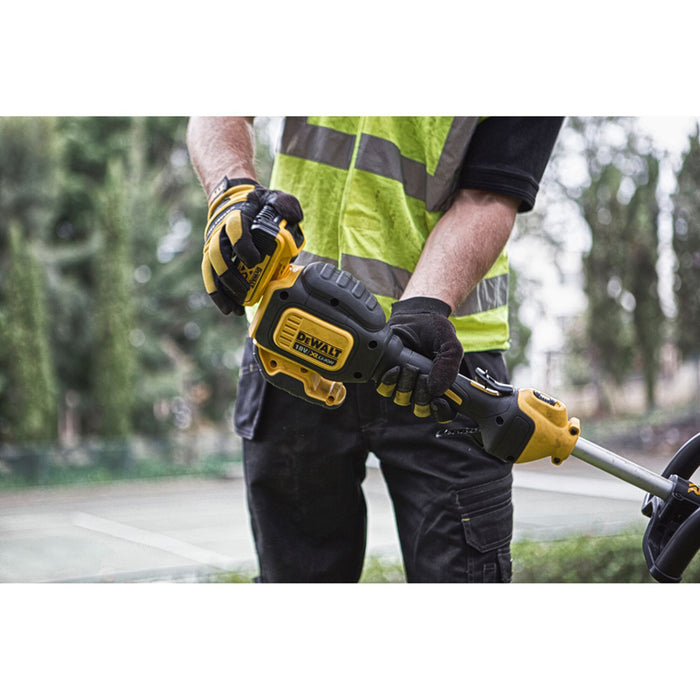 АКУМУЛАТОРЕН БЕЗЧЕТКОВ ТРИМЕР DEWALT DCM561P1-QW SET 18 V, БРОЙ БАТЕРИИ 1, 5.00 Ah, ШИРИНА НА КОСЕНЕ 33.00 см