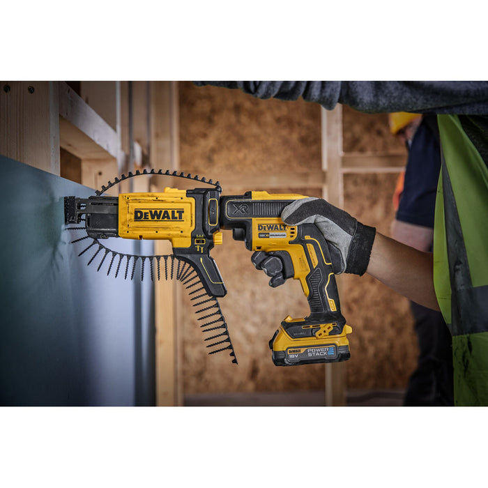 AКУМУЛАТОРЕН БЕЗЧЕТКОВ ВИНТОВЕРТ DEWALT DCF620D2K-QW 18 V, 30.00 nm, БРОЙ БАТЕРИИ 2, 2.00 Ah, КУФАР