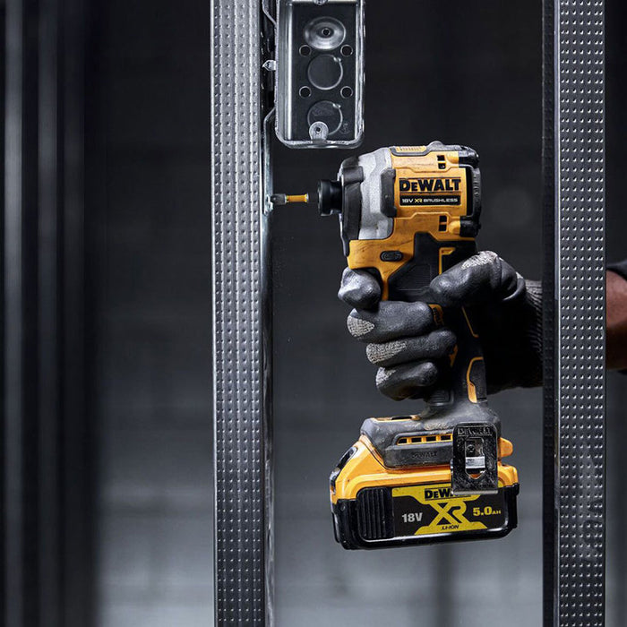 АКУМУЛАТОРЕН БЕЗЧЕТКОВ УДАРЕН ВИНТОВЕРТ DEWALT DCF850N-XJ 18 V, 205.00 nm, БЕЗ БАТЕРИЯ И ЗАРЯДНО