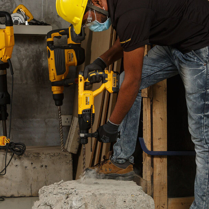 АКУМУЛАТОРЕН БЕЗЧЕТКОВ ПЕРФОРАТОР DEWALT DCH133NT-XJ 18 V, 2.60 J, КУФАР