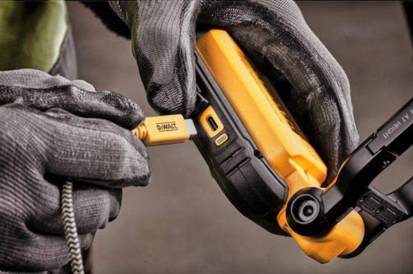 Акумулаторна LED лампа DeWALT - DCL182, 3.6 V, 1000 lm, с USB-C кабел