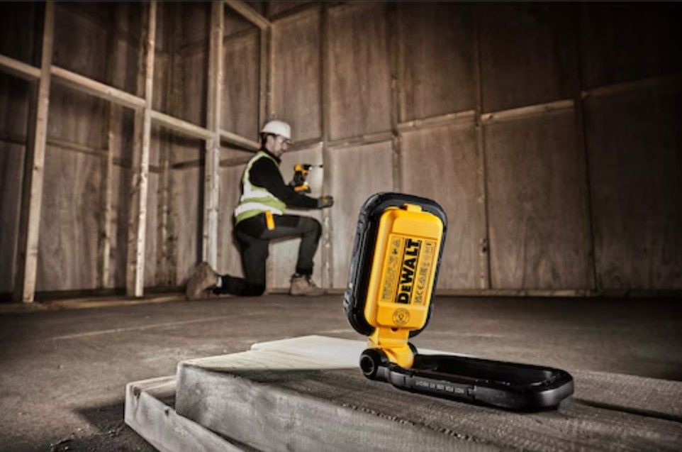 Акумулаторна LED лампа DeWALT - DCL182, 3.6 V, 1000 lm, с USB-C кабел