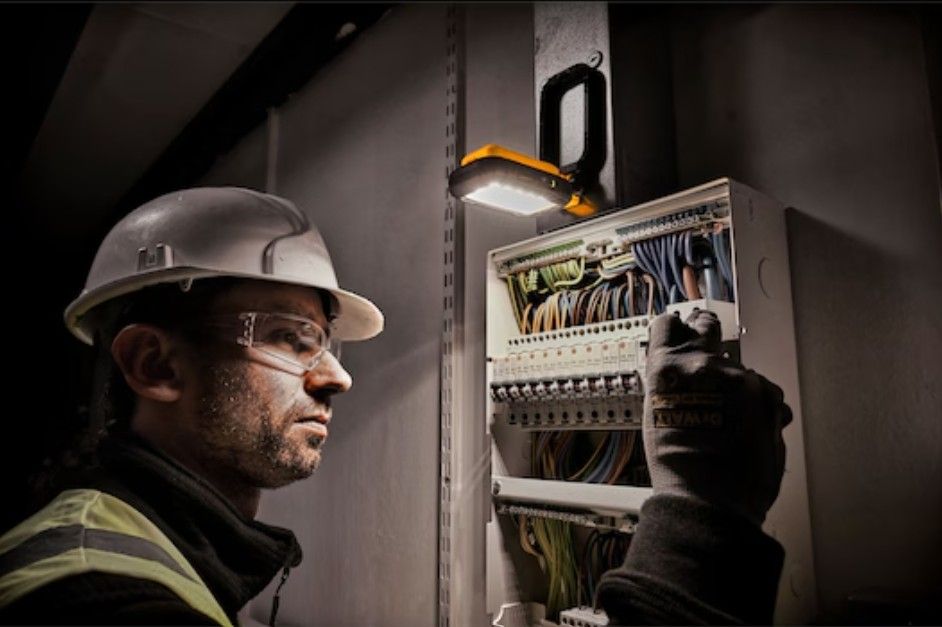 Акумулаторна LED лампа DeWALT - DCL182, 3.6 V, 1000 lm, с USB-C кабел