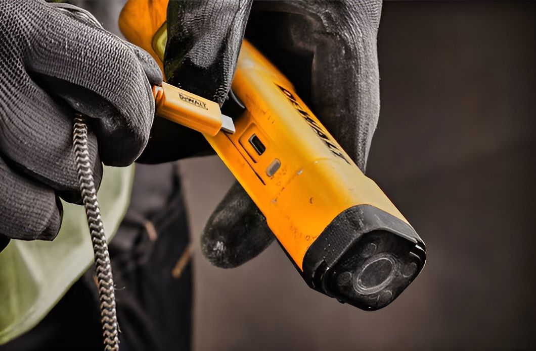 Акумулаторен джобен фенер DeWALT - DCL183, 3.6 V, 400 lm, с USB-C кабел
