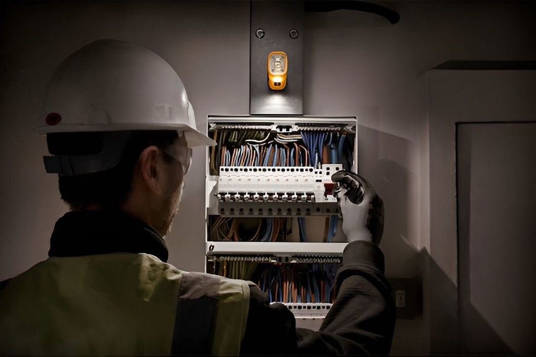 Акумулаторен джобен фенер DeWALT - DCL183, 3.6 V, 400 lm, с USB-C кабел