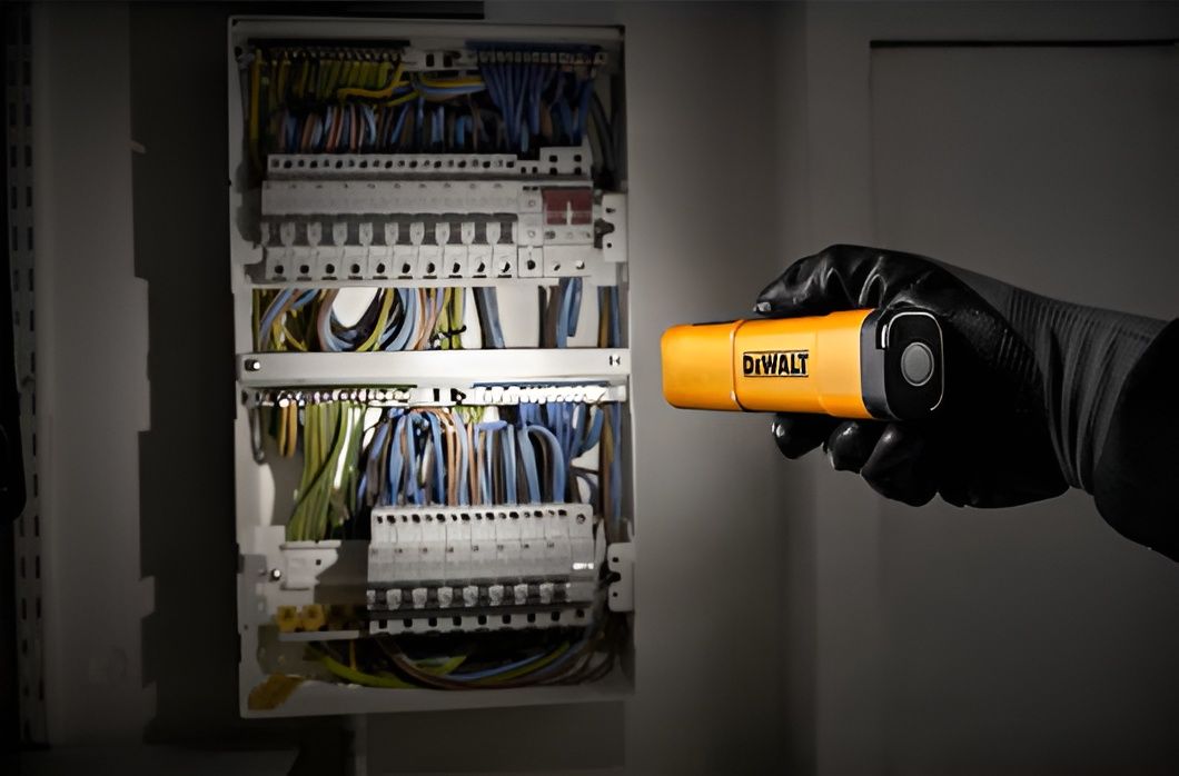 Акумулаторен джобен фенер DeWALT - DCL183, 3.6 V, 400 lm, с USB-C кабел
