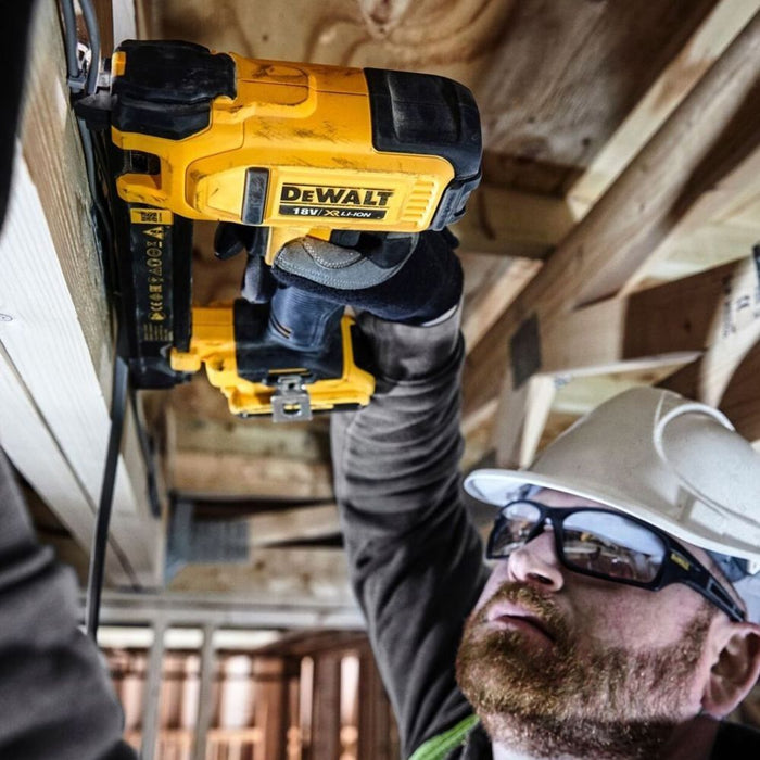 Акумулаторен такер DeWALT - DCN701N-XJ, без батерия и зарядно