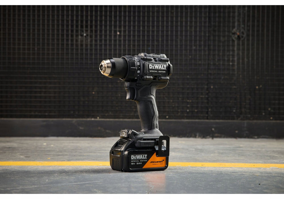 Винтоверт DeWALT - McLaren F1, DCD81MP2T-QW, с 2 броя батерии, зарядно и куфар