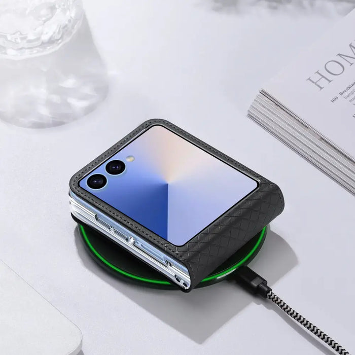 Dux Ducis Bril Case за Samsung Galaxy Z Flip 7 - черен