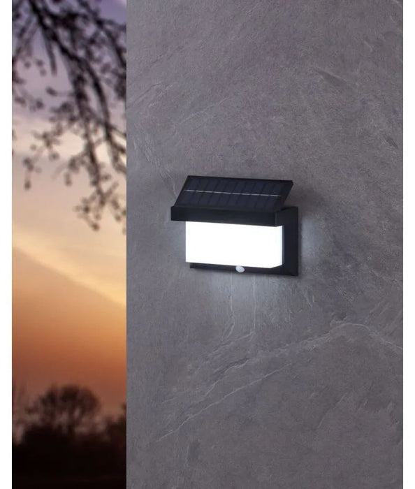 Соларна LED лампа Eglo - Utrera, 800lm, със сензор за движение, IP44, черна