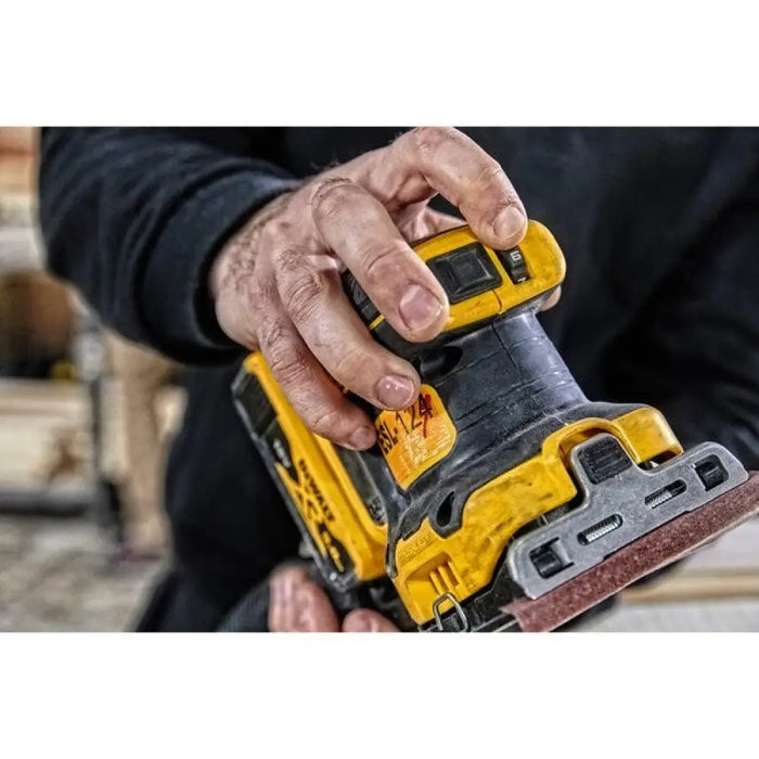 Ексцентрикова орбитална шлайфмашина 18V DCW200NT DEWALT