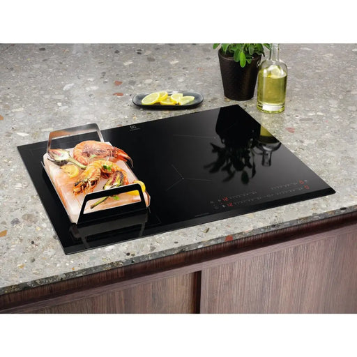 Electrolux EIV734 Черен Зонален индукционен котлон 68 см
