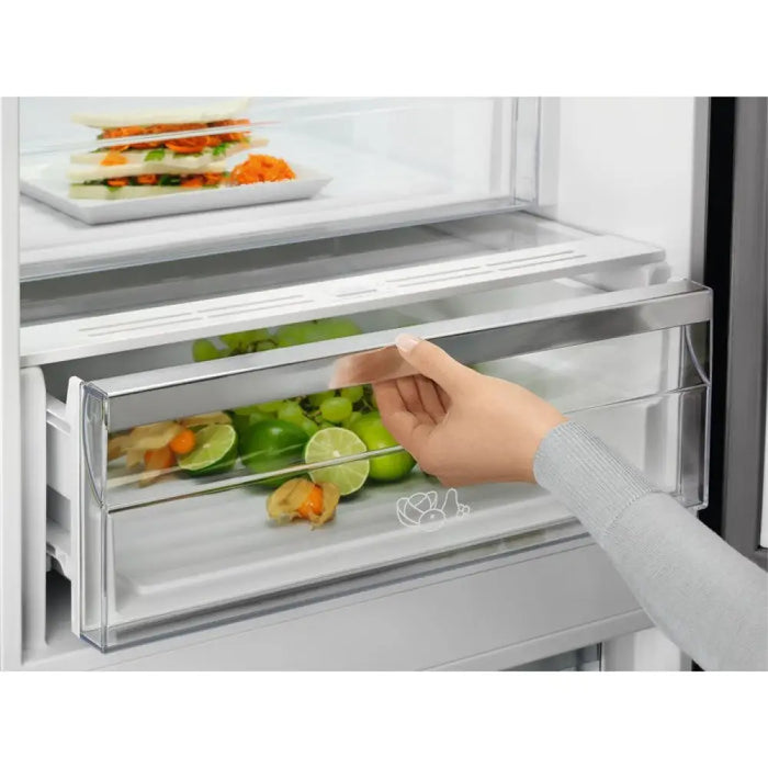 Electrolux LNC7ME32X3 Свободностоящ 330 LE Неръждаема