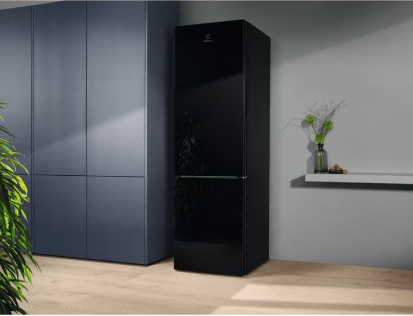 Хладилник-фризер ELECTROLUX LNT7ME36K2