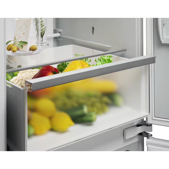 Вграден хладилник с фризер Electrolux ENA7CE18S3 , 248 l, E , No Frost , Бял , Да