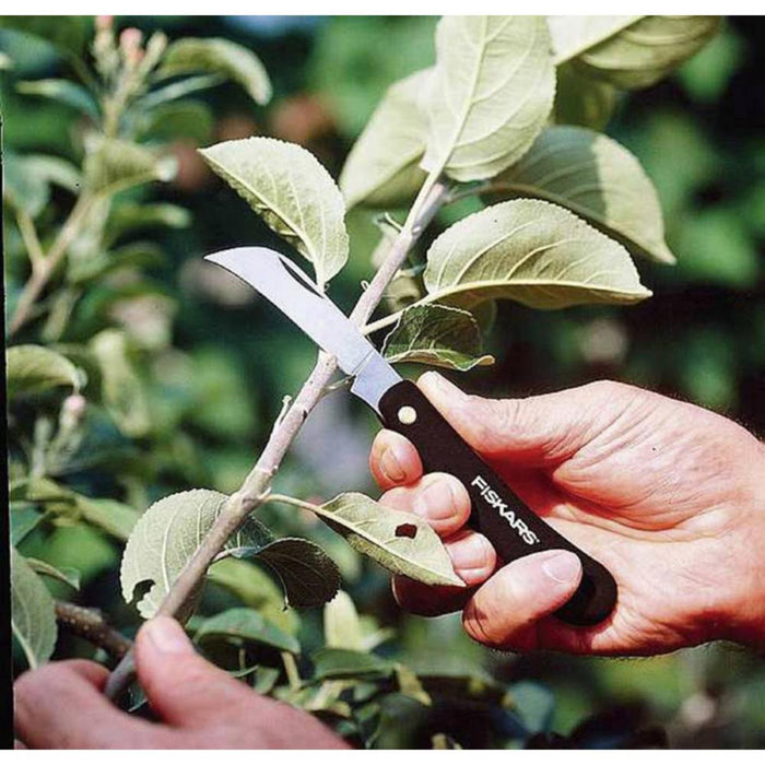 НОЖ ЗА ПРИСАЖДАНЕ/ИЗВИТО ОСТРИЕ FISKARS