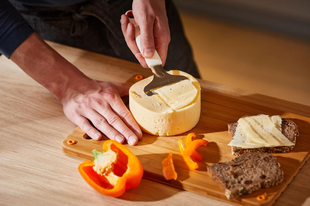 РЕЗАЧКА ЗА МЕКО СИРЕНЕ FISKARS