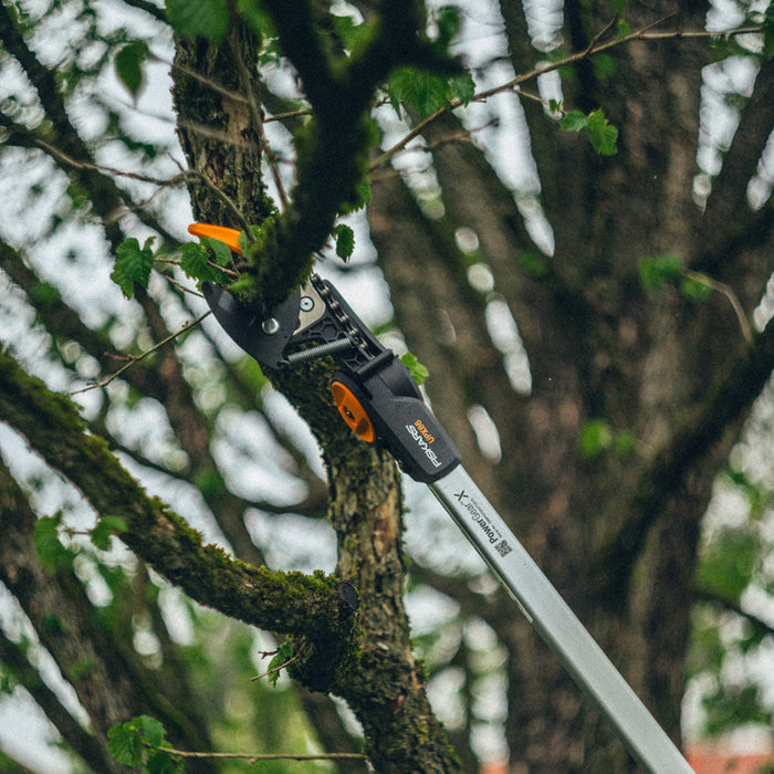 УНИВЕРСАЛНА РЕЗАЧКА ЗА ВИСОКИ КЛОНИ FISKARS UPX86