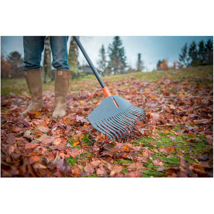ГРАДИНСКО ГРЕБЛО С ДРЪЖКА FISKARS FS 135016