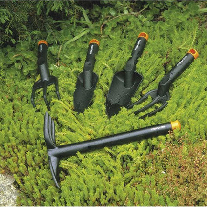 ГРАДИНСКА МОТИЧКА FISKARS FS 137040