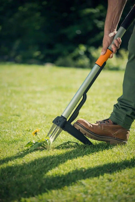 Изкоренител за плевели с телескопична дръжка Fiskars - Smartfit