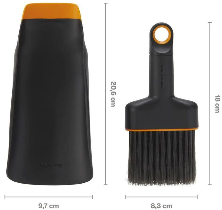 Комплект четка и лопатка за почва Fiskars - Urban