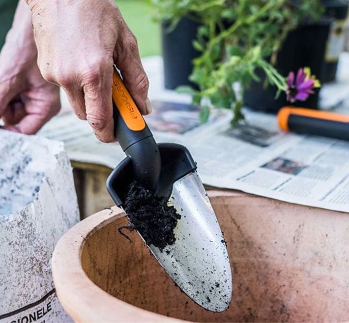 Градинска лопатка Fiskars - Premium Planters, 27.5 cm