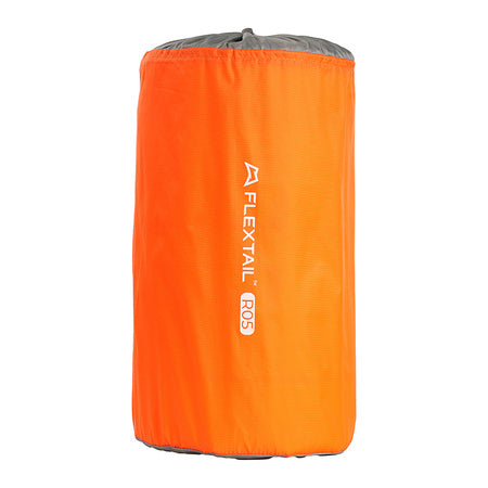 Надуваем матрак Flextail Tiny Sleeping Pad R05 AVS Mummy (оранжев)