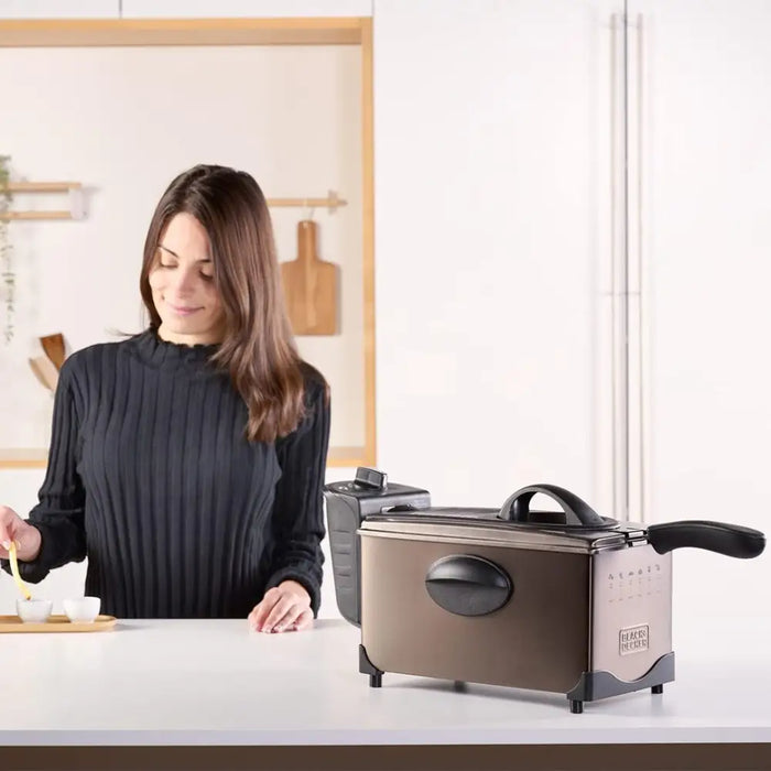 Фритюрник Black + Decker BXDF2100E