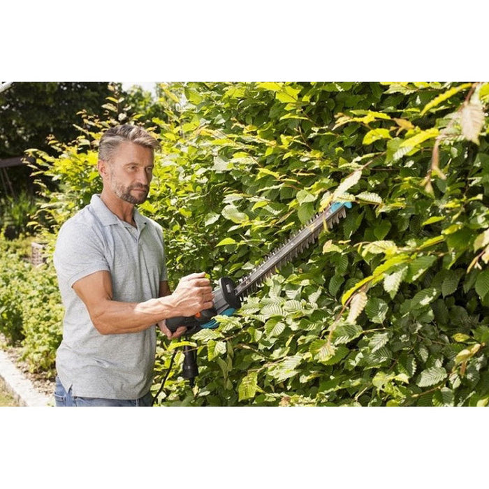 ЕЛЕКТРИЧЕСКИ ХРАСТОРЕЗ GARDENA EASYCUT 420/45 420 W, 45 см, СТЪПКА НА НОЖА 18 мм