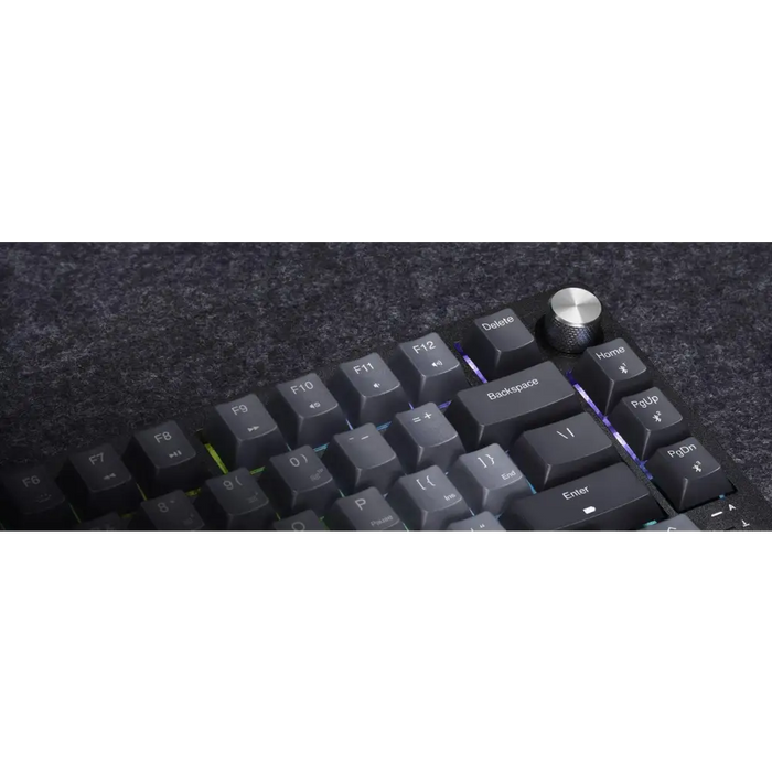 Геймърскa безжична/блутут механична клавиатура Corsair K65