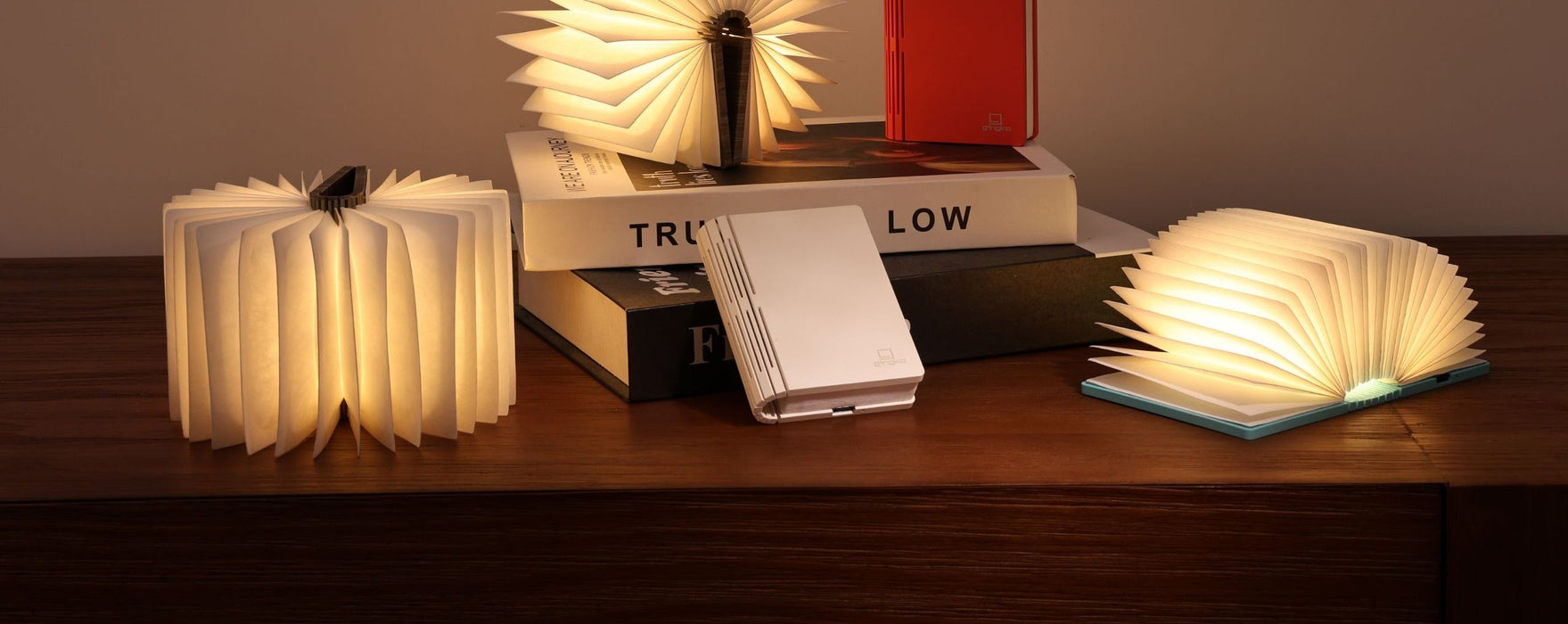 LED смарт лампа Gingko - Smart Book Light, размер S, лунно бяла, G086WE