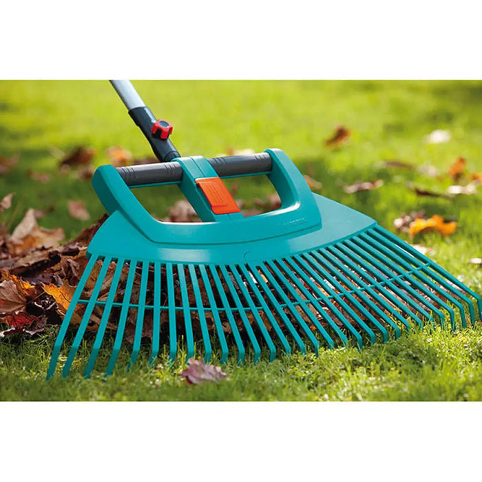 ГРАДИНСКО ГРЕБЛО С ДРЪЖКА GARDENA 03015-20