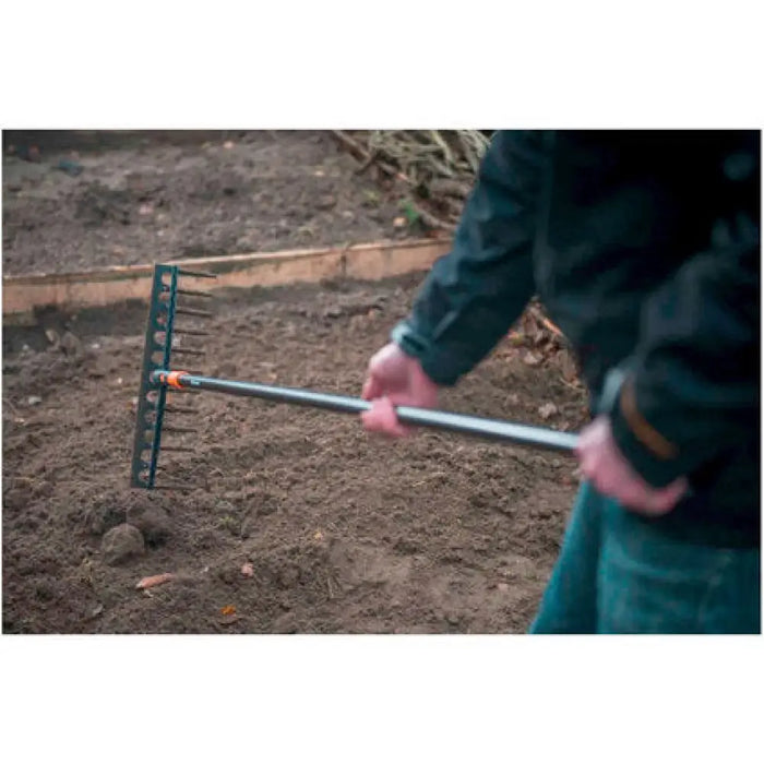 ГРАДИНСКО ГРЕБЛО С ДРЪЖКА FISKARS FS 135066