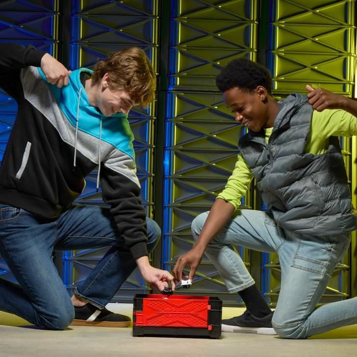 Фигурки на Герои Hasbro Beyblade