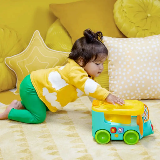 Играчка за дърпане Bright Starts Pop & Roll Safari Bus