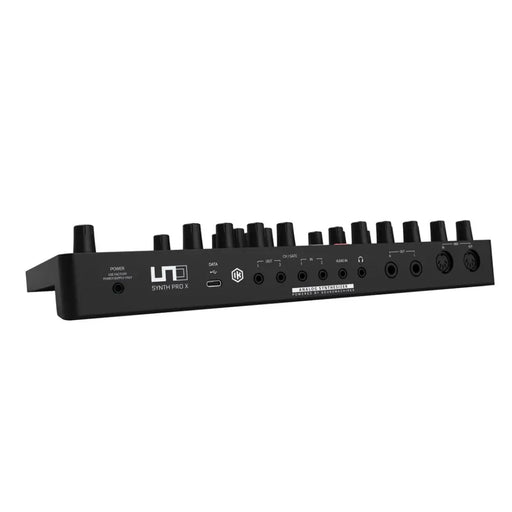 IK Multimedia Uno Synth Pro X - аналогов синтезатор