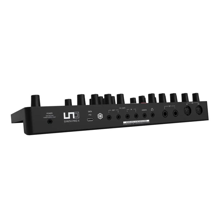 IK Multimedia Uno Synth Pro X - аналогов синтезатор