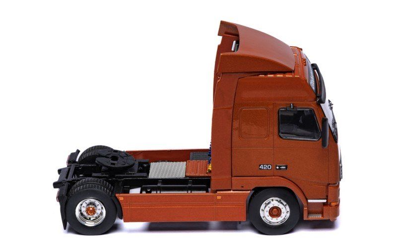 Колекционерски модел IXO Съвременни: Камиони - Volvo FH12 (Metallic Copper) (1994)