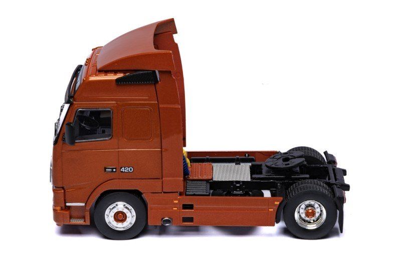 Колекционерски модел IXO Съвременни: Камиони - Volvo FH12 (Metallic Copper) (1994)