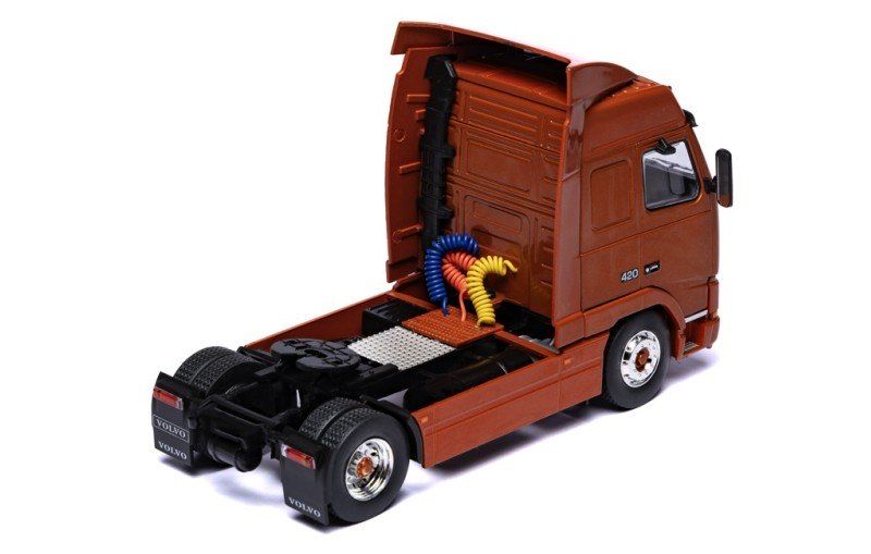 Колекционерски модел IXO Съвременни: Камиони - Volvo FH12 (Metallic Copper) (1994)