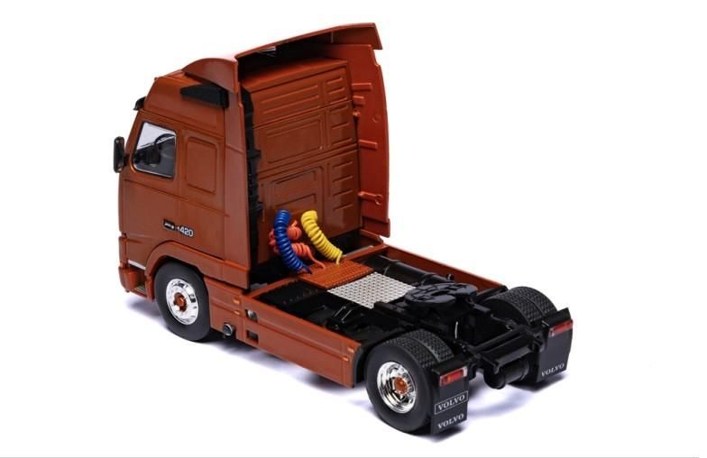 Колекционерски модел IXO Съвременни: Камиони - Volvo FH12 (Metallic Copper) (1994)