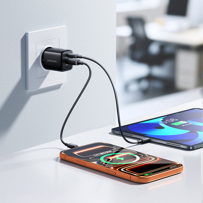 Зарядно за стена Joyroom JR-TG7 33W USB-A + USB-C с 30W USB-C - Lightning 1m кабел - черно