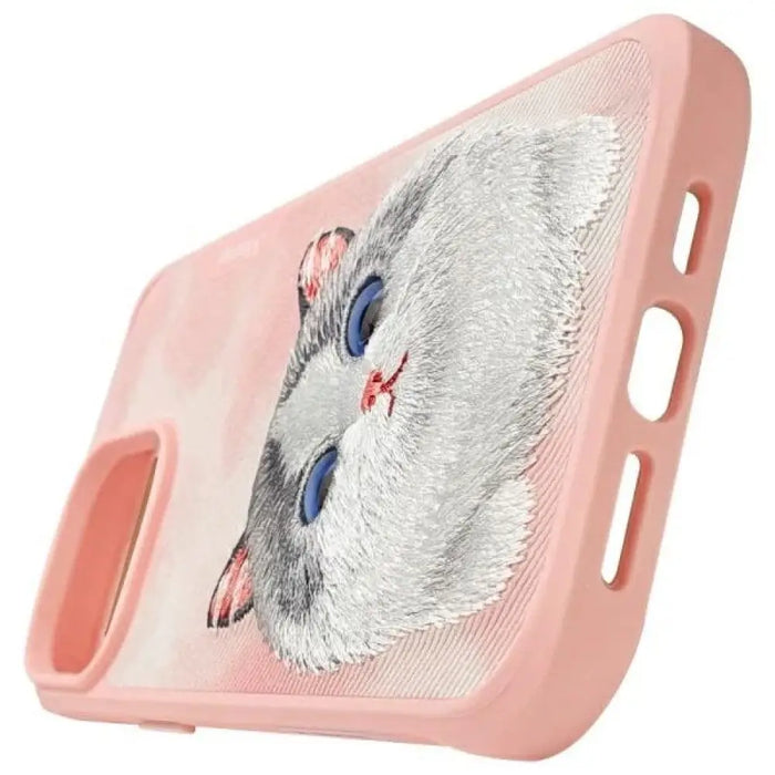 Калъф Nimmy Big Eyed Pet 2.0 Cat за iPhone 15 Pro Max