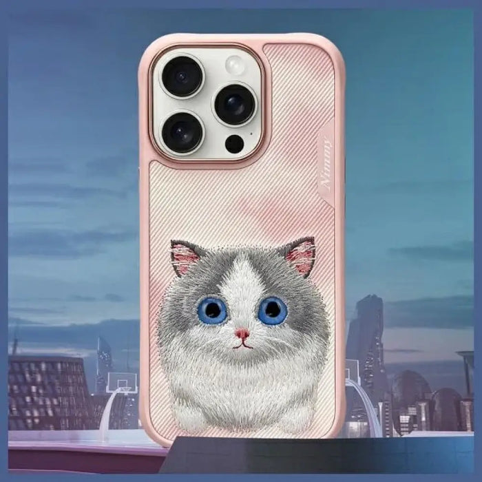 Калъф Nimmy Big Eyed Pet 2.0 Cat за iPhone 16 Pro Max
