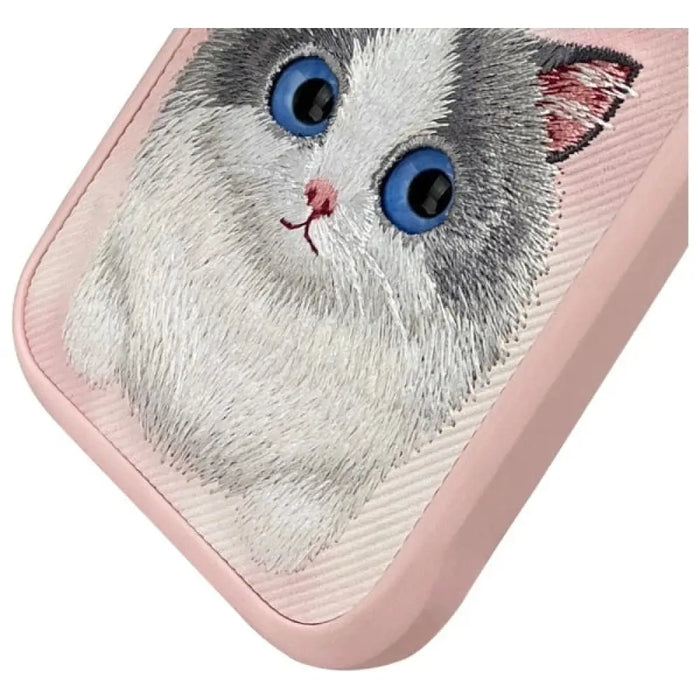 Калъф Nimmy Big Eyed Pet 2.0 Cat за iPhone 16 Pro Max